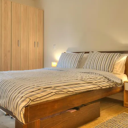 Peaceful Downtown Apartment